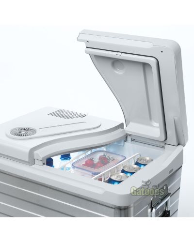 Nevera de Aluminio 40 litros de Mobicool abierta