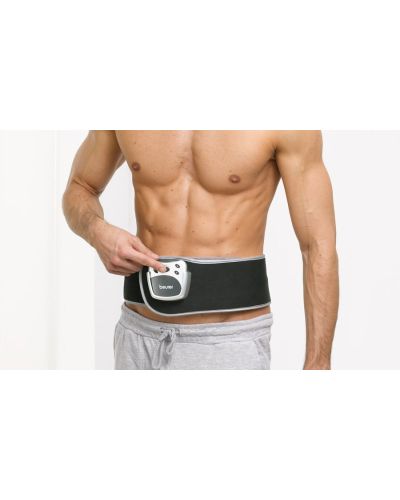 Electroestimulador lumbar de Beurer abrochado