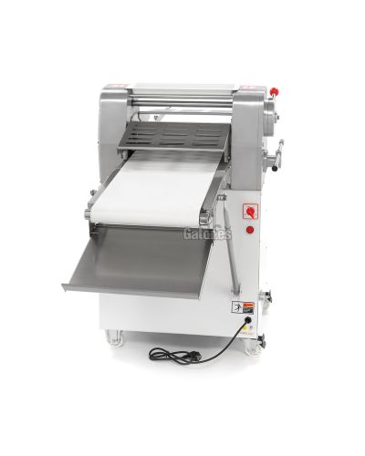 Vista lateral Laminadora de masa Industrial de Cinta de 52 cm. De suelo SL452 Vista lateral Laminadora de masa Industrial de Cinta de 52 cm. De suelo SL452